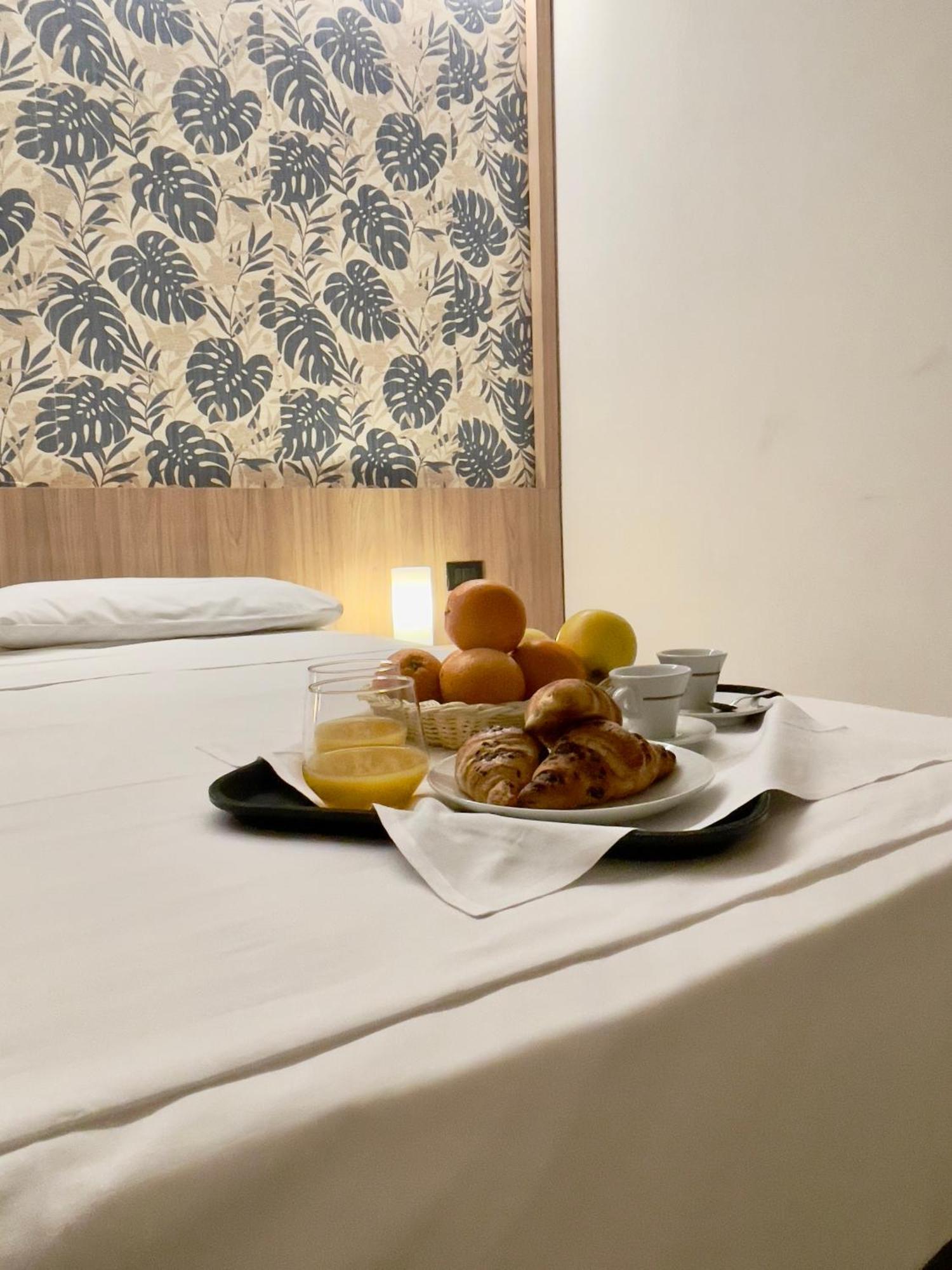 Aquasole Hotell Mercallo Exteriör bild